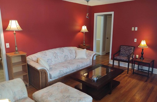 Cayce House | Quaint 3 Bdrm home w/in minutes of USC, Downtown Columbia, Ft Jackson and more