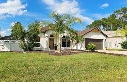 Palm Coast House | Quaint 4-bedroom Pool house with AC in Palm Coast