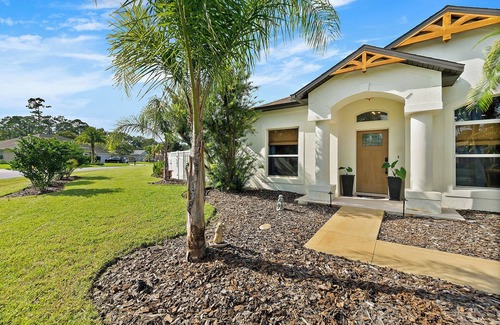 Palm Coast House | Quaint 4-bedroom Pool house with AC in Palm Coast