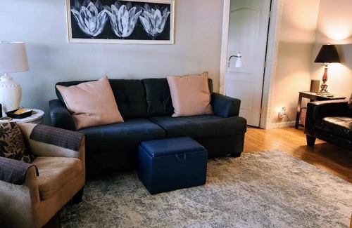 Folsom Cottage | Quaint and charming Duplex, Unit B in Old Town Folsom