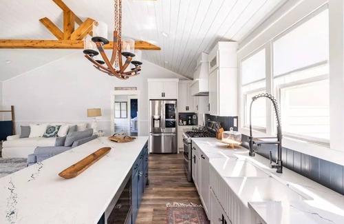 Nolensville Cottage | Quaint and charming cottage on 10 beautiful acres! Enjoy peace and country life!