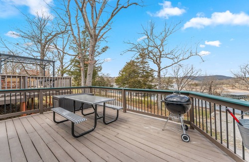 Kimberling City Cabin | Quaint and Cozy 2 bedroom cabin on Table Rock Lake!