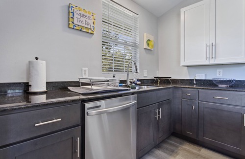 Gulf Hills House | Quaint and Cozy! Close to Downtown and the Beach!