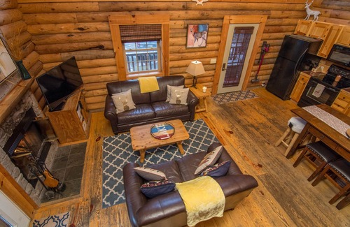 Thayerville Cabin | Quaint and So Cozy Deep Creek Lake Log Cabin in Sought After Yellowstone Village