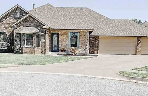 Wheatland House | Quaint and Spacious Home with great highway access