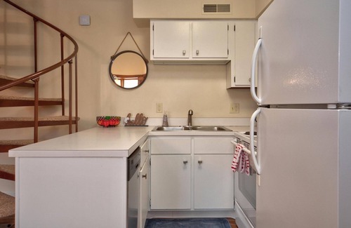 Victorian Village House | Quaint and unique 1 bedroom in Short North with adorable features.
