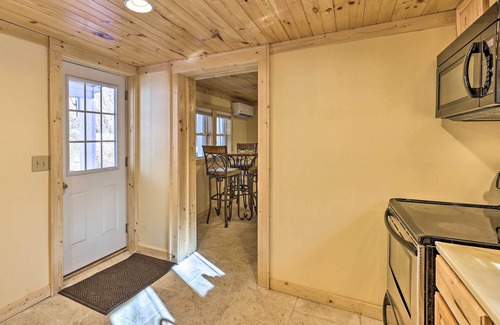 Boone Cottage | Quaint Appalachian Getaway ~ 2 Mi to Boone!