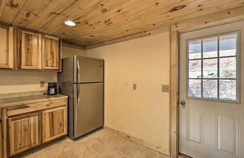 Boone Cottage | Quaint Appalachian Getaway ~ 2 Mi to Boone!
