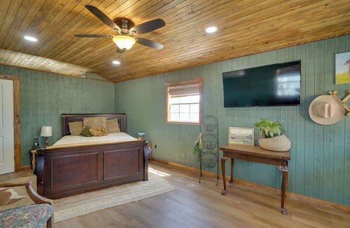 Bandera Apartment | Quaint Bandera Retreat w/ Fire Pit: 3 Mi to Hiking