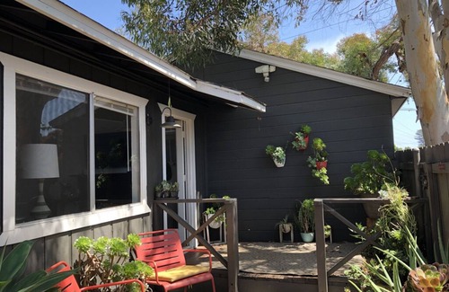 Townsite Cottage | Quaint Beach Cottage