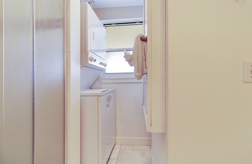 Holmes Beach Villa | Quaint beachfront duplex in ideal location with screened lanai & free trolley