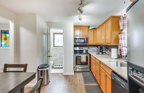 Bristol House | Quaint Bristol Townhome ~ 14 Mi to West Hartford!