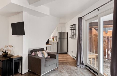 Mountain Valley House | Quaint Budget-Friendly Retreat with Aspen Charm