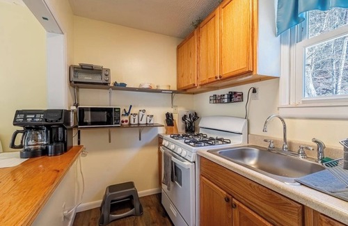 True Cabin | Quaint Cabin By The Creek Privat