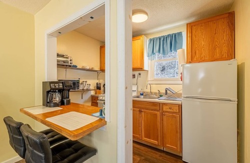 True Cabin | Quaint Cabin By The Creek Privat