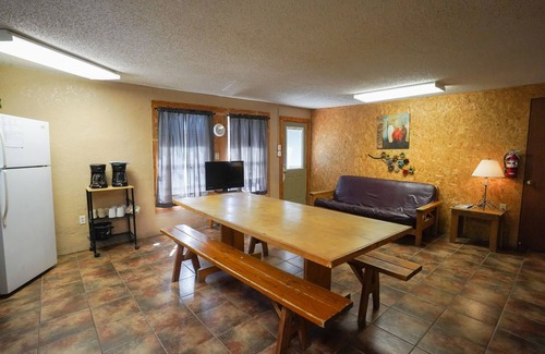 Concan Cabin | Quaint cabin located on the Frio River