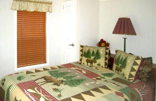 Inverness House | Quaint Cabin with Comfy Interior in Inverness, Florida