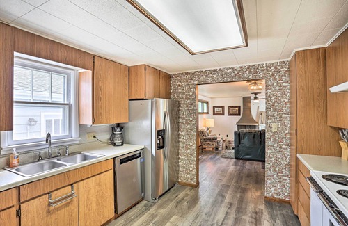 Spearfish House | Quaint Central Spearfish Home w/Deck & Yard!