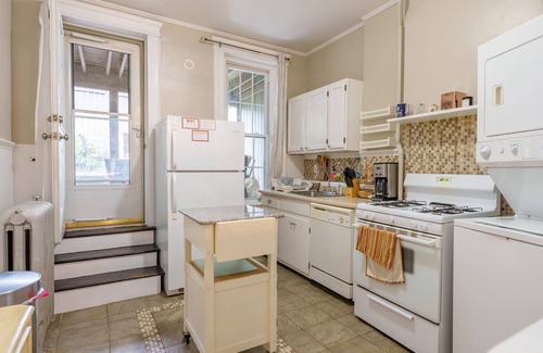 Guttenberg House | Quaint & charming century-old brownstone near NYC