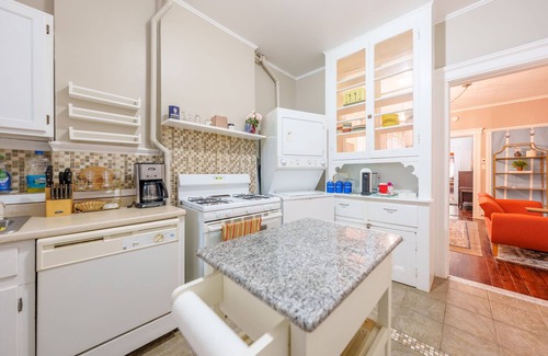 Guttenberg House | Quaint & charming century-old brownstone near NYC