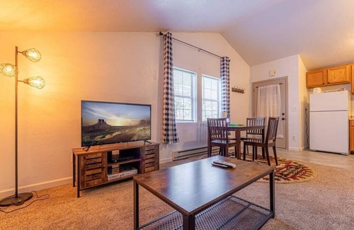 Christopher Creek Condo | Quaint condo retreat 12 Ridgeview Condo