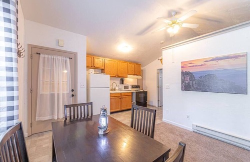 Christopher Creek Condo | Quaint condo retreat 12 Ridgeview Condo