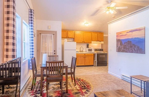 Christopher Creek Condo | Quaint condo retreat 12 Ridgeview Condo