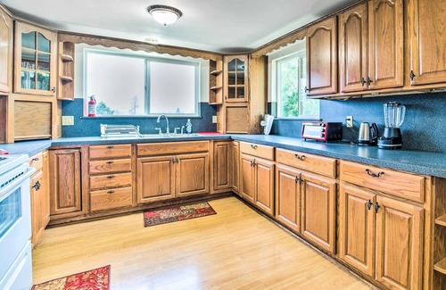 Coquille House | Quaint Coquille Getaway Near Beaches + Parks!