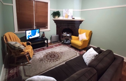 Turvey Park House | Quaint, cosy 2 bedroom house just a short 3 minute walk to Wagga's main street..