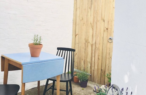 Walmer Cottage | Quaint cosy