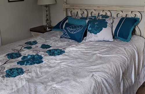 Ida Cottage | Quaint Cottage 10 minutes from Greer's Ferry Lake and the Little Red River
