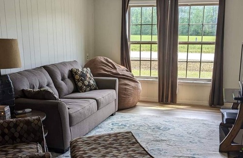 Ida Cottage | Quaint Cottage 10 minutes from Greer's Ferry Lake and the Little Red River