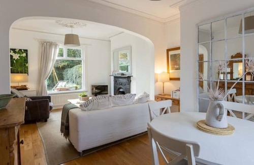 Belfast Cottage | Quaint Cottage near City Airport & Titanic Quarter