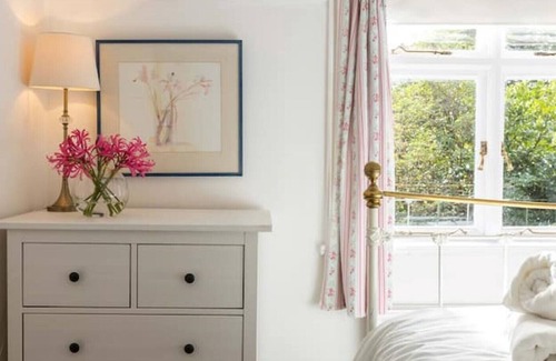 Belfast Cottage | Quaint Cottage near City Airport & Titanic Quarter