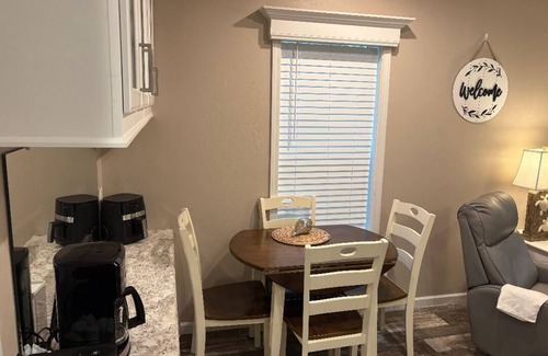 Crystal River Cottage | Quaint cottage tucked away in Crystal River. 1 Bedroom 1 Bath.