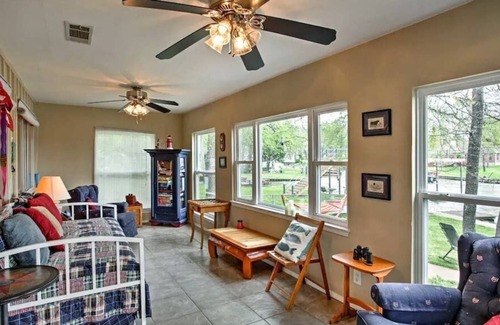 Gun Barrel City House | Quaint Cottage on Cedar Creek Lake