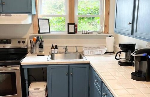 Mount Tremper House | Quaint Cottage w/Peloton & Sauna near Hiking