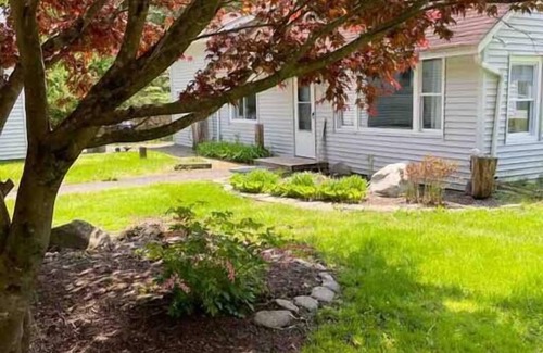 Mount Tremper House | Quaint Cottage w/Peloton & Sauna near Hiking