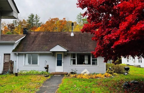 Mount Tremper House | Quaint Cottage w/Peloton & Sauna near Hiking