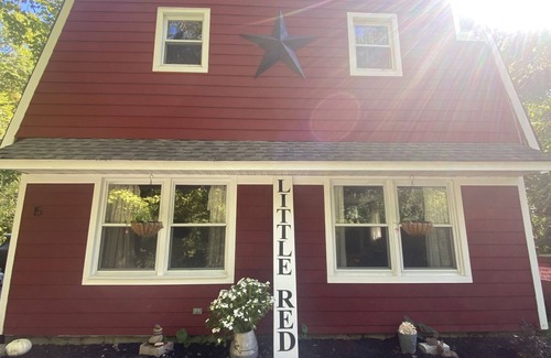 Middletown House | Quaint country house nestled in the woods