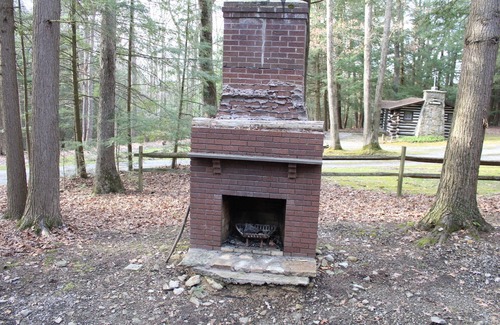 Clarington Cabin | Quaint Couples Cabin ~ NO PETS
