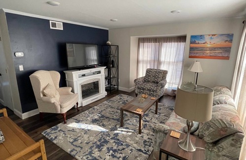 Myrtle Beach Condo | Quaint Cozy Beach Haven, rented by month and on.