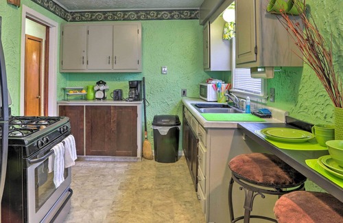 Maple Heights House | Quaint + Cozy Home < 15 Mi to Dtwn Cleveland!