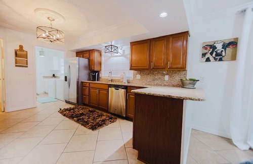 Fellowship House | Quaint, cozy quiet corner lot in a peaceful neighborhood!
