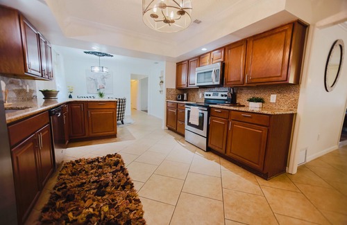 Fellowship House | Quaint, cozy quiet corner lot in a peaceful neighborhood!