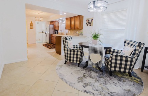 Fellowship House | Quaint, cozy quiet corner lot in a peaceful neighborhood!