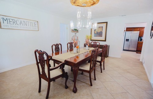 Fellowship House | Quaint, cozy quiet corner lot in a peaceful neighborhood!