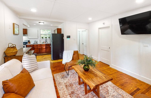 Canadensis Cottage | Quaint dog-friendly cottage with updated interior, firepit, large patio & WiFi