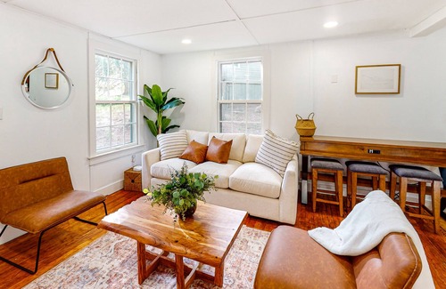 Canadensis Cottage | Quaint dog-friendly cottage with updated interior, firepit, large patio & WiFi