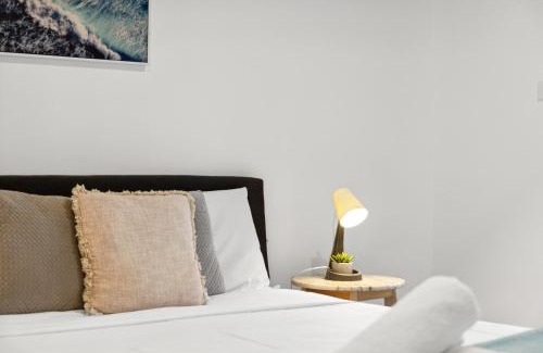 Glenfield House | Quaint Double Room - Centrally Located at Glenfield - Shared Bathroom